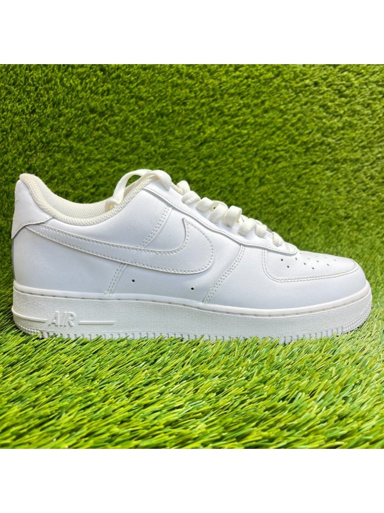 Nike Air Force 1 '07 Low Mens Size 11 White Casual Lifestyle Shoes Sneakers